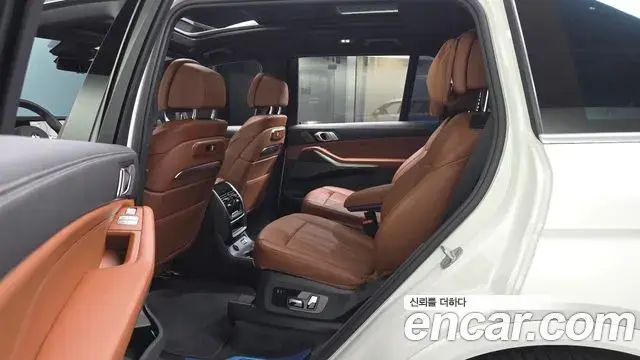 BMW X7 2025 — ფოტო 17/35