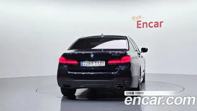 BMW 5 Series 2021 — Şəkil 16/34