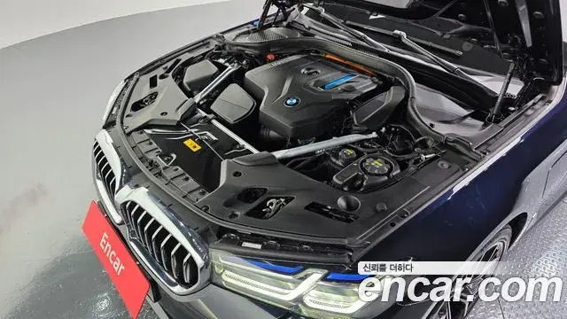 BMW 5 Series 2021 — Şəkil 2/34