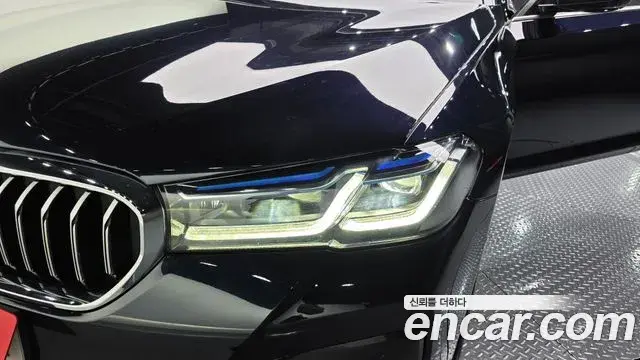 BMW 5 Series 2021 — Şəkil 12/34