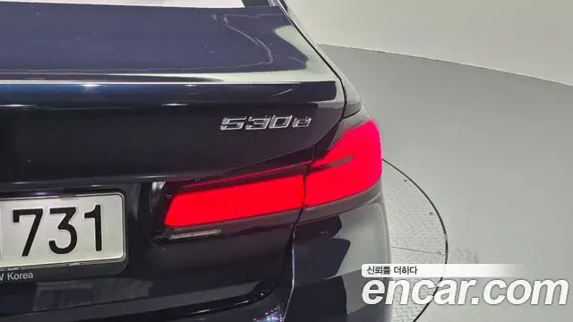 BMW 5 Series 2021 — Şəkil 24/34