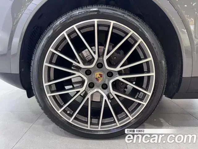 Porsche Cayenne 2020 — Photo 17/20
