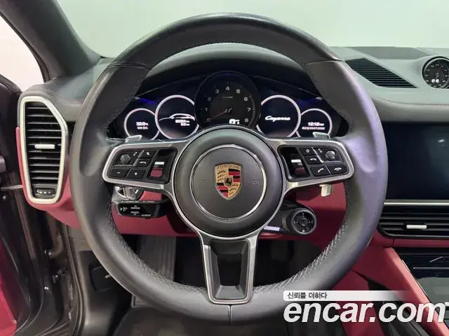 Porsche Cayenne 2020 — Photo 18/20