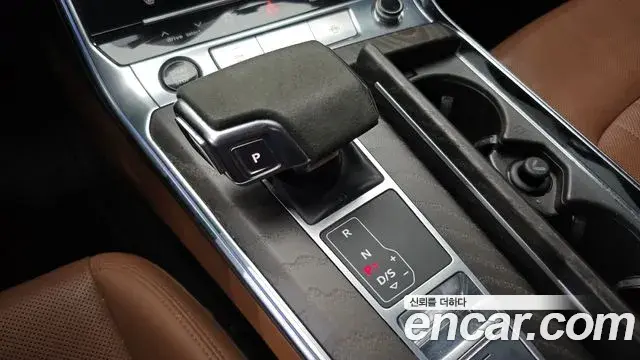 Audi A6 2021 — ფოტო 18/20