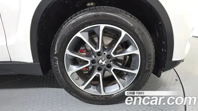 BMW X5 2018 — Şəkil 24/32