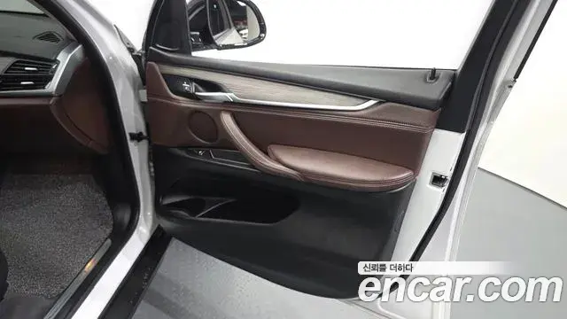 BMW X5 2018 — Şəkil 28/32