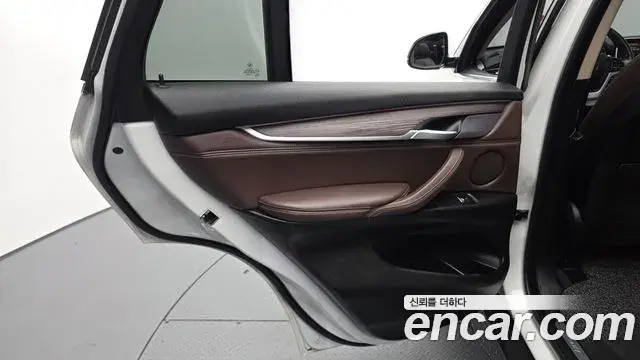 BMW X5 2018 — Şəkil 12/32