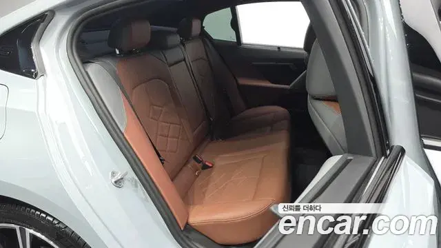 BMW 5 Series 2025 — Şəkil 19/20