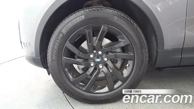 Land Rover Discovery 5 2018 — Photo 6/20