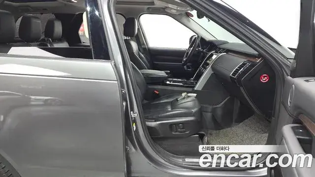 Land Rover Discovery 5 2018 — Photo 13/20