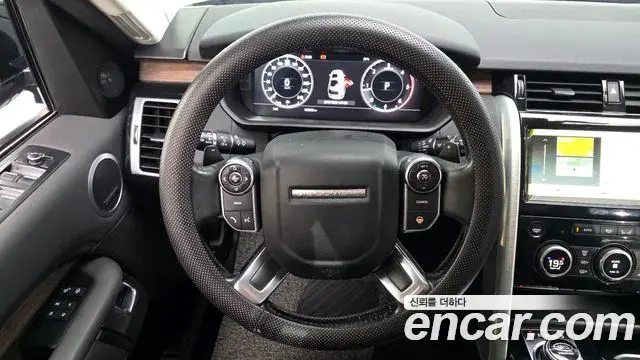 Land Rover Discovery 5 2018 — Photo 18/20