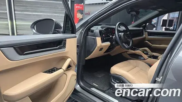 Porsche Cayenne 2024 — Photo 35/37
