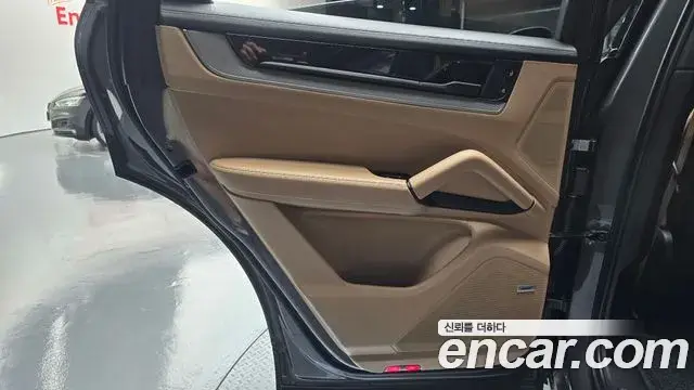 Porsche Cayenne 2024 — Photo 25/37