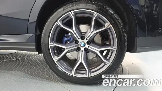 BMW X6 2022 — ფოტო 22/36
