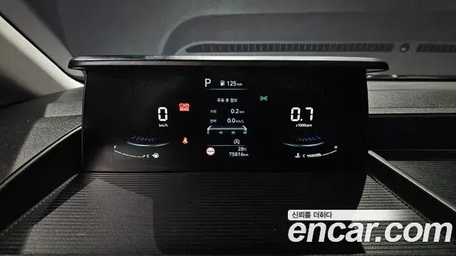 Hyundai Staria 2022 — ფოტო 8/20