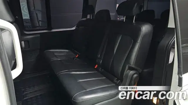 Hyundai Staria 2022 — ფოტო 13/20