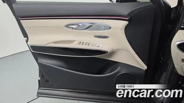 Genesis GV70 2025 — Photo 30/35
