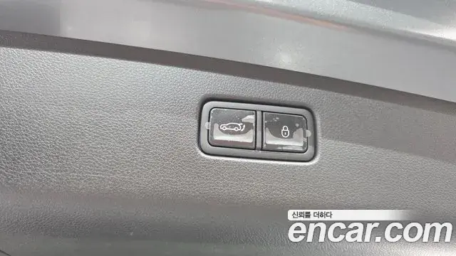 Genesis GV70 2025 — Photo 34/35