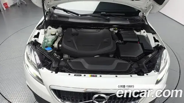 Volvo V40 Cross Country 2019 — ფოტო 18/20