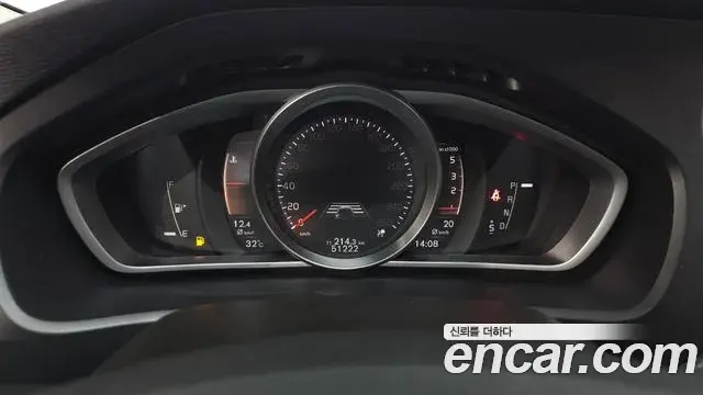 Volvo V40 Cross Country 2019 — ფოტო 7/20