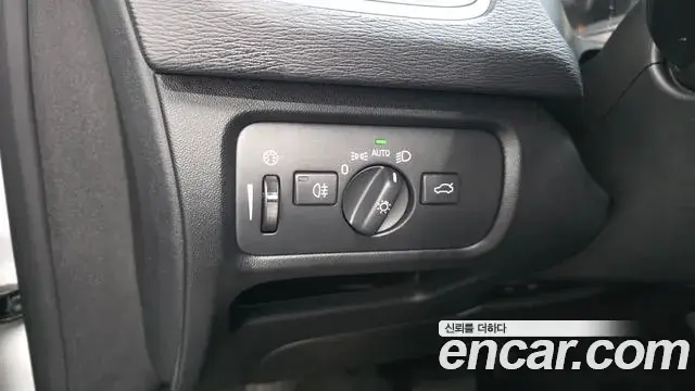 Volvo V40 Cross Country 2019 — ფოტო 10/20