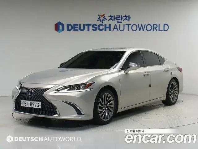 Lexus ES300h 2018 — Photo 3/20