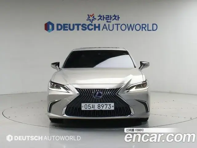 Lexus ES300h 2018 — Photo 17/20