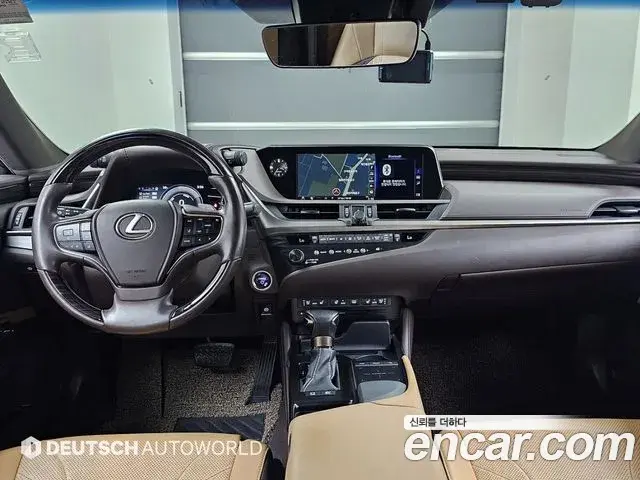 Lexus ES300h 2018 — Photo 7/20