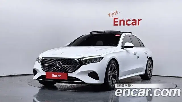 Mercedes-Benz E-Class 2025 — Photo 12/20