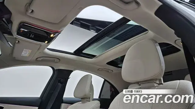 Mercedes-Benz E-Class 2025 — Photo 15/20