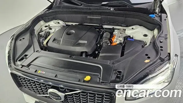 Volvo XC90 2020 — ფოტო 14/20