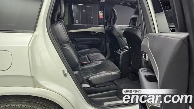 Volvo XC90 2020 — ფოტო 19/20