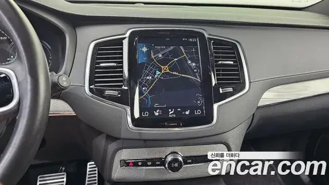 Volvo XC90 2020 — ფოტო 11/20
