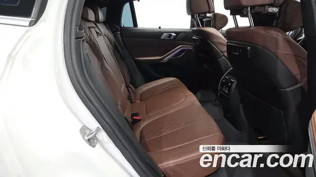 BMW X6 2022 — ფოტო 19/33