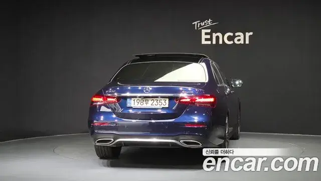 Mercedes-Benz E-Class 2021 — Фото 4/20
