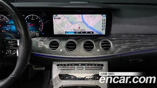 Mercedes-Benz E-Class 2021 — Şəkil 13/37