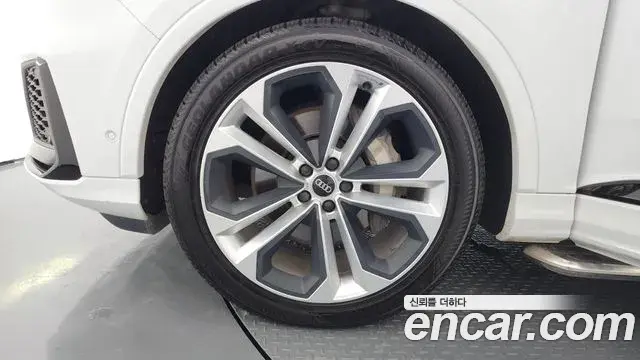 Audi Q7 2022 — Photo 8/20
