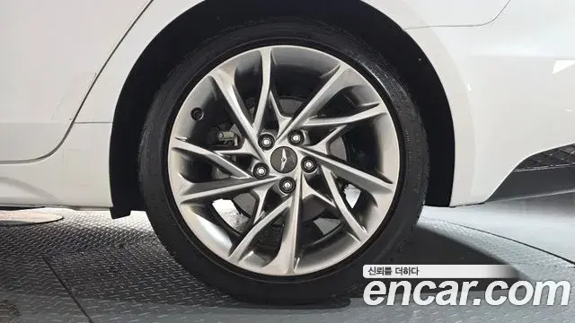 Genesis G70 2021 — ფოტო 25/34
