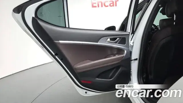 Genesis G70 2021 — ფოტო 28/34