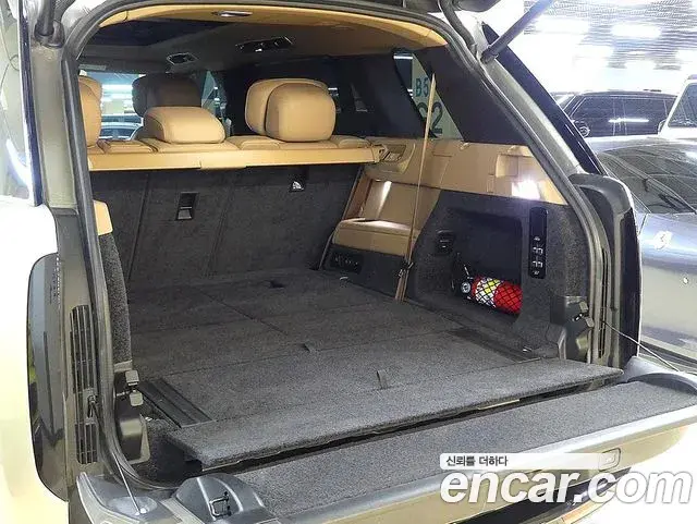 Land Rover Range Rover 2024 — ფოტო 8/20