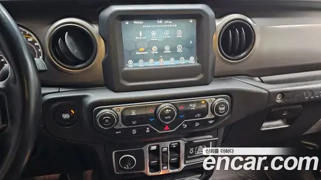 Jeep Wrangler 2020 — Photo 18/30