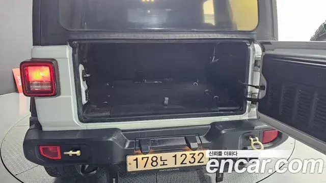Jeep Wrangler 2020 — Photo 6/30