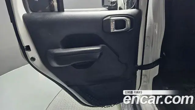 Jeep Wrangler 2020 — Photo 30/30