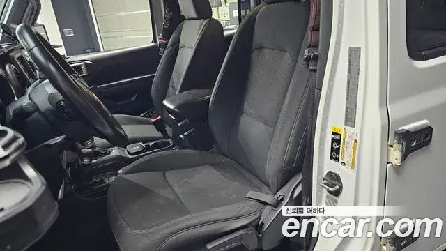 Jeep Wrangler 2020 — Photo 26/30