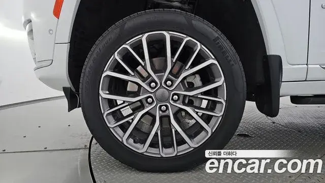 Jeep Grand Cherokee 2023 — Şəkil 35/40