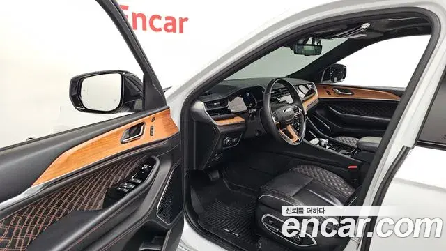 Jeep Grand Cherokee 2023 — Şəkil 32/40