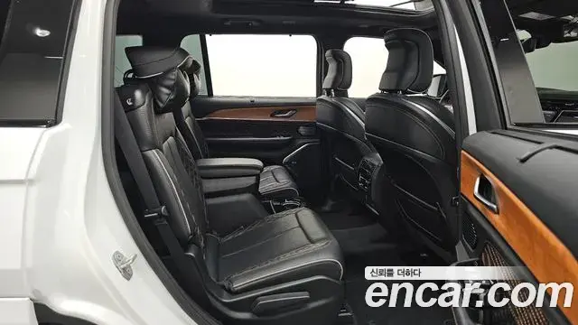Jeep Grand Cherokee 2023 — Şəkil 29/40