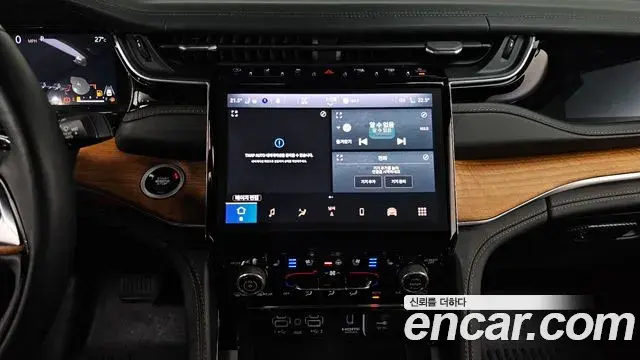 Jeep Grand Cherokee 2023 — Şəkil 24/40