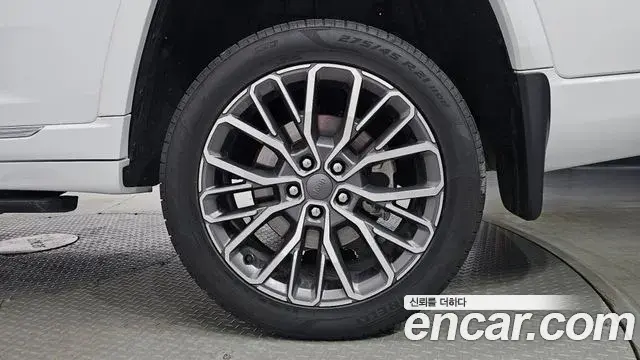 Jeep Grand Cherokee 2023 — Şəkil 16/40