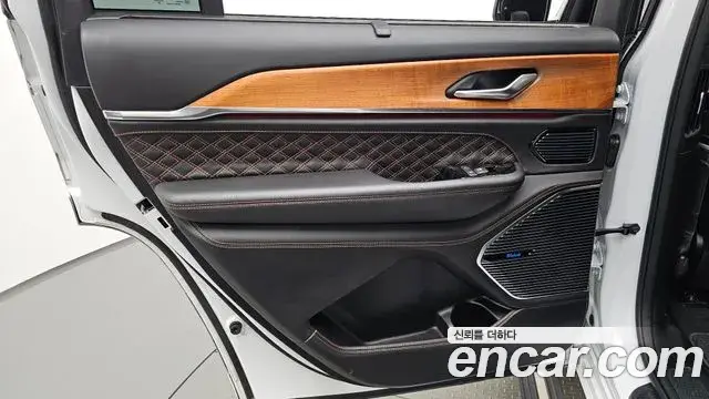 Jeep Grand Cherokee 2023 — Şəkil 28/40